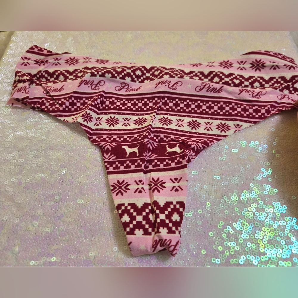 5/$40🛍 Victoria's Secret PINK No Show Pink Snowflake Dog Pattern Thong NWOT